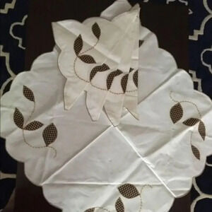 Vintage coffee table cover with 4 matching…